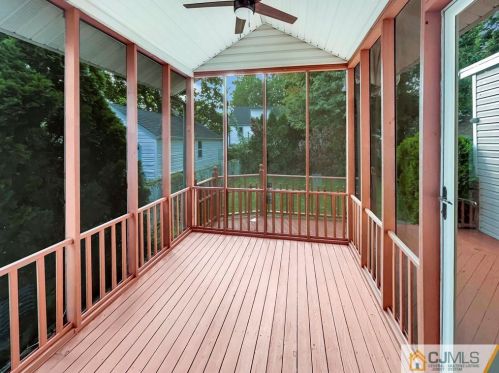 37 Carpenter Pl, Metuchen NJ 08840-2521 exterior