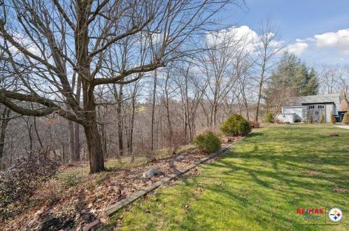 283 Longleaf Dr, Moon Twp PA  15108-3135 exterior