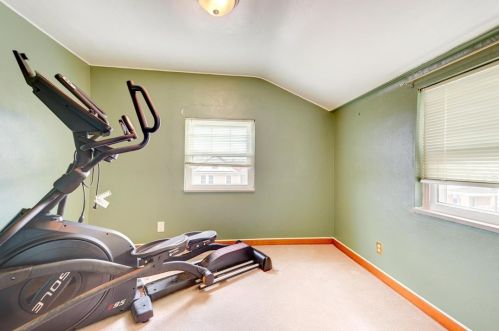 1453 Bellaire Pl, Pittsburgh PA 15226-1907 exterior