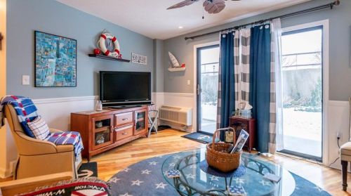 2 Capella, Middletown RI 02840-1590 exterior