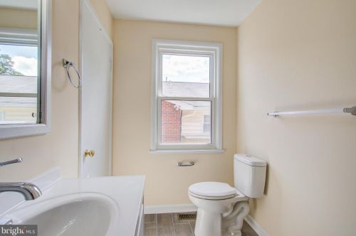 215 Highland Ave, Rockville MD  20850-4136 exterior