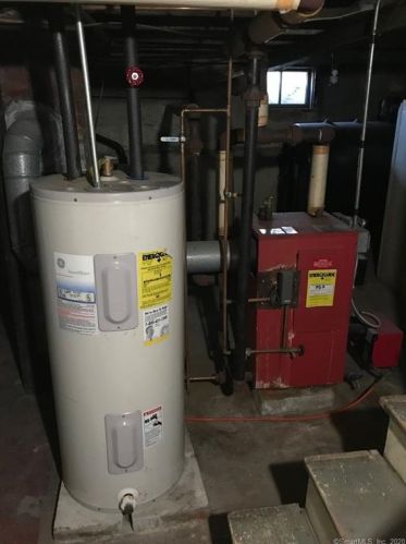 20 Maple St, Enfield CT 06082-4615 exterior