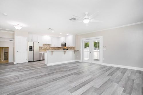 1423 Shadowlawn Dr, Naples FL 34112-4850 exterior