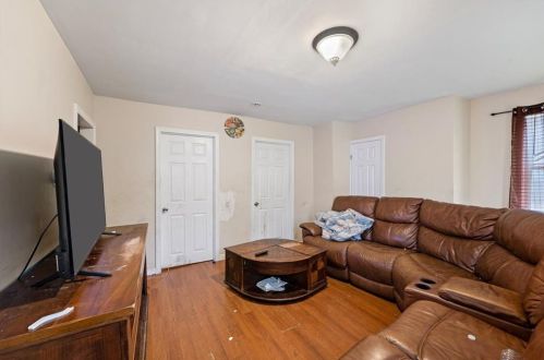 76 Newark St, Providence RI 02908-5316 exterior