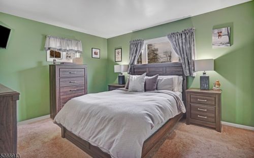 60 Essex Rd, Parsippany NJ 07054-2661 exterior