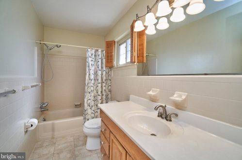 1816 Baldwin Dr, Mc Lean VA 22101-5051 exterior