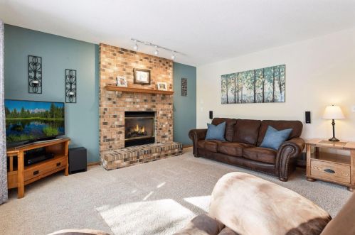 799 Ashley Dr, Chaska MN 55318-1540 exterior