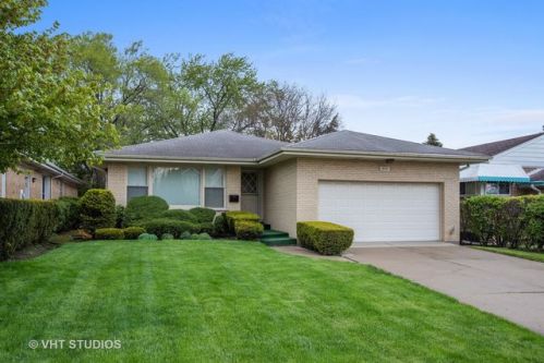 3930 Loyola Ave, Chicago, IL 60712-3915