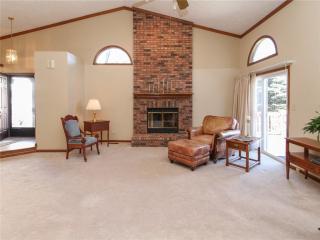 8055 Foxchase Dr, Indianapolis IN  46256-4810 exterior