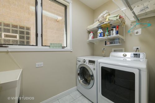 2647 Marshfield Ave, Chicago IL 60614-1001 exterior