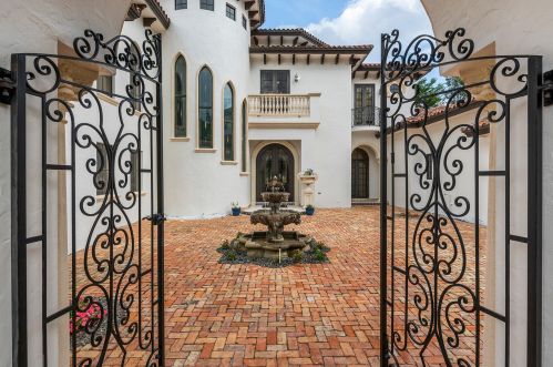 8060 Twin Lk Dr, Boca Raton FL 33496-1945 exterior