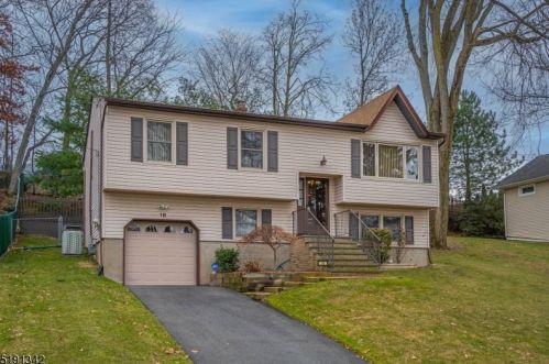 18 Holland Rd, Parsippany, NJ 07054-2623