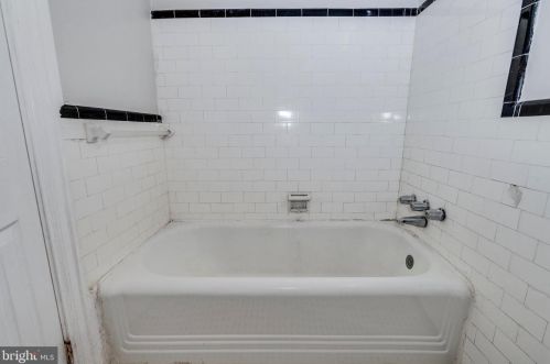 1320 T St, Washington DC 20009-4438 exterior