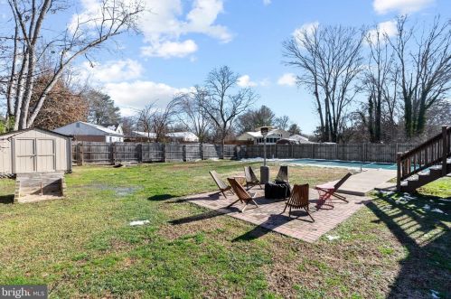 8213 Cooper St, Alexandria VA 22309-1052 exterior