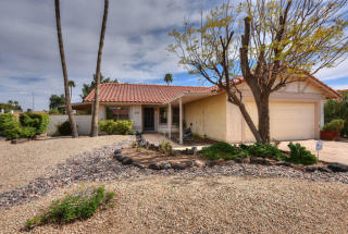 12129 Tomi Dr, Phoenix, AZ 85044-2827