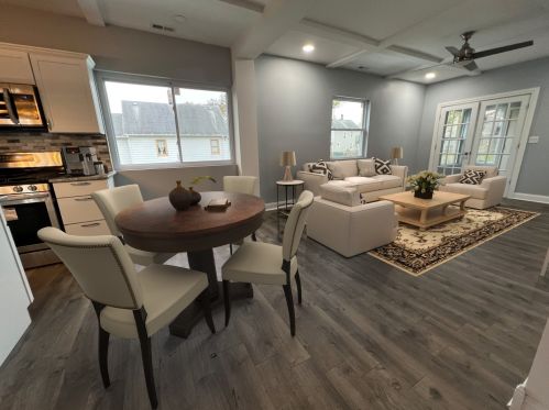 208 Ottawa St, Joliet IL 60432-4221 exterior