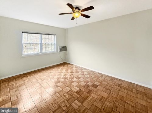 1418 Martha Custis Dr, Alexandria VA 22302-2028 exterior