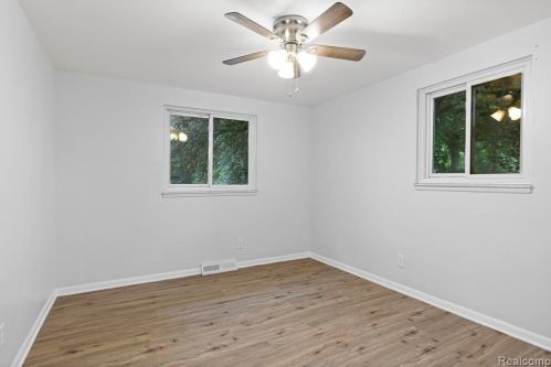 421 Beech Daly St, Dearborn Heights MI  48125-1000 exterior