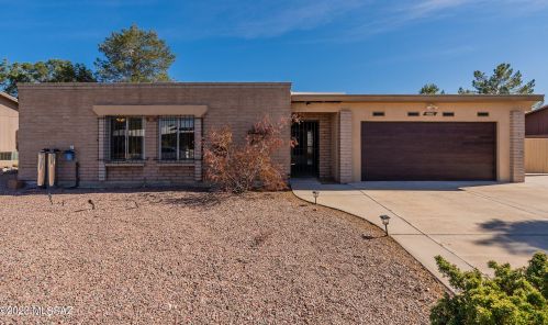 4801 Red Wolf Dr, Tucson AZ  85742-8825 exterior