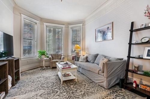 2836 Sheffield Ave, Chicago, IL 60657-5049