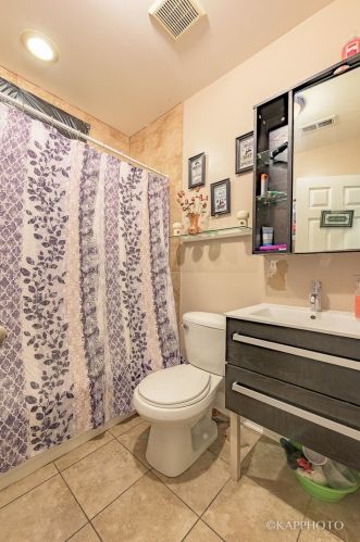 5451 Schubert Ave, Chicago IL 60614-1247 exterior