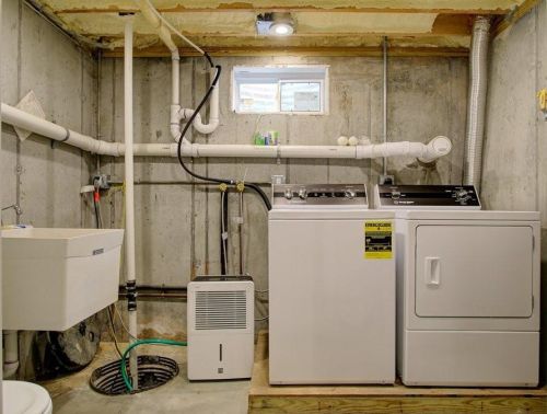 1 Indian Ter, Middletown RI 02842-5721 exterior