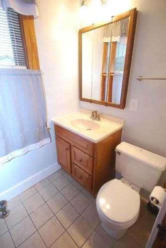 132 Riverdale St, West Springfield MA 01089-4642 exterior