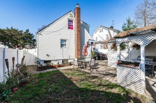 189 Broadway, Valley Stream NY 11580-4810 exterior