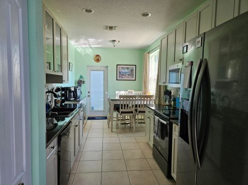 2125 Glen Ridge Dr, Fort Pierce FL  34952-8023 exterior