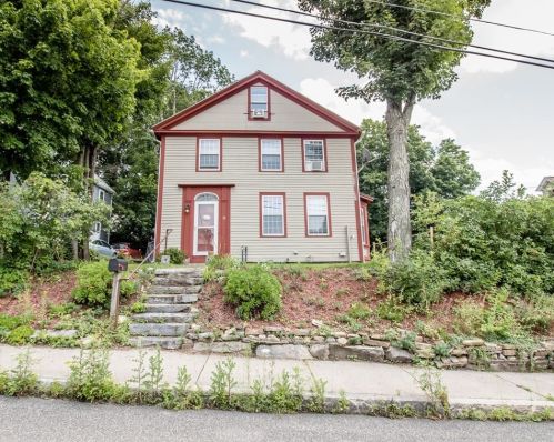 17 Church St, Ware, MA 01082-1239