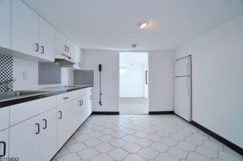 80 Howard St, Perth Amboy NJ 08861-1525 exterior