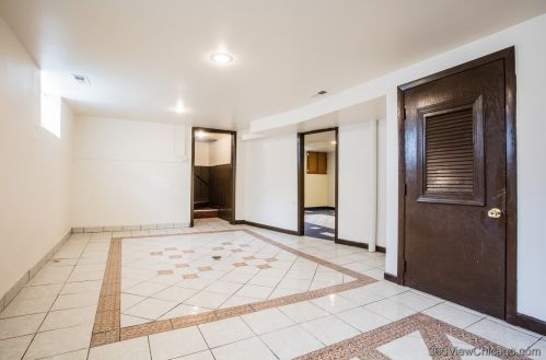 6900 Campbell Ave, Chicago IL 60645-4604 exterior