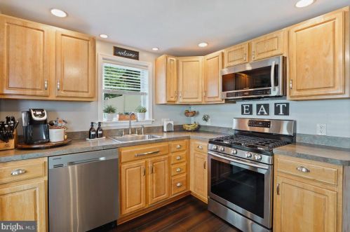 64 Mildred Ln, Chester PA 19014-2007 exterior