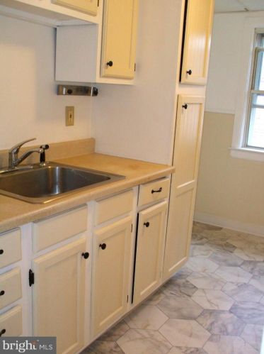 242 Avon Rd, Chester PA 19015-3308 exterior