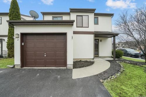 2 Perrins Mews, Middletown, NY 10940-3555