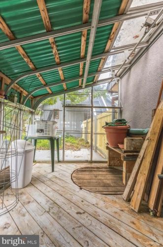 29 Dogwood Ln, Chester PA 19014-1210 exterior