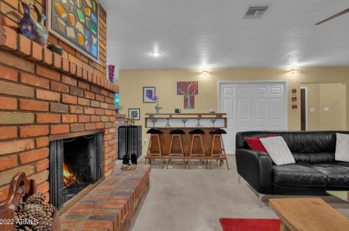 8051 14 Ave, Phoenix AZ 85023-2585 exterior