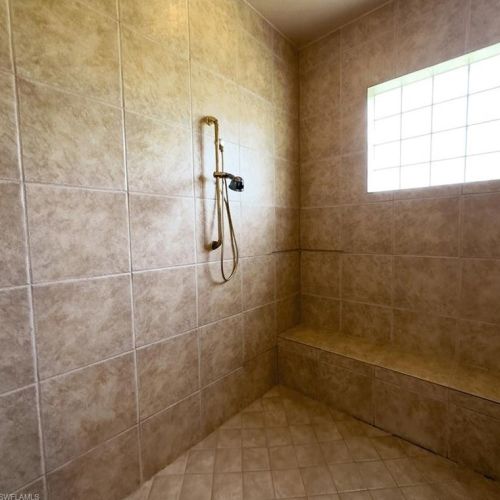 560 Desoto Blvd, Naples FL 34120-9021 exterior