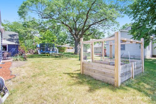 2412 Mccracken St, Meskegon MI 49441-1445 exterior