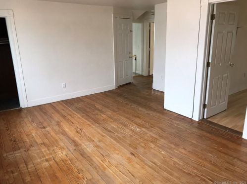 181 Commerce Ave, Killingly CT 06239-2804 exterior