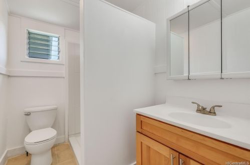 2971 Koali Rd, Honolulu HI 96826-1805 exterior