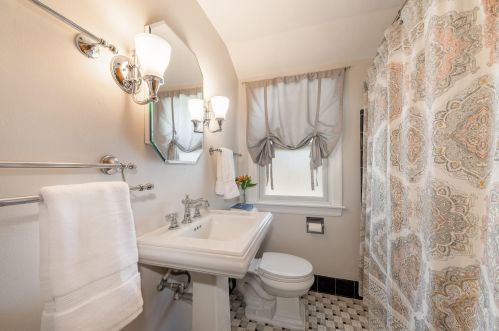 2408 89, Milwaukee WI 53227-4524 exterior