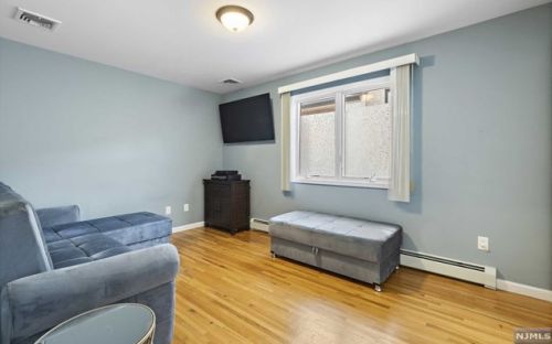 385 Lincoln Ave, Cliffside Park NJ 07010-1820 exterior