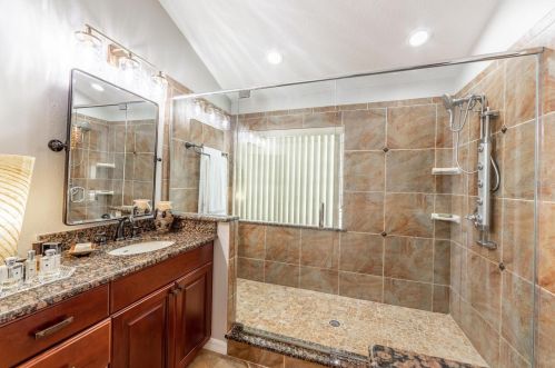 10006 Bridgeton Dr, Tampa FL  33626-1840 exterior