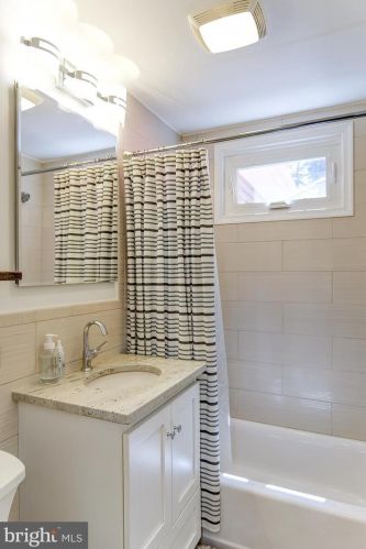 716 Beall Ave, Rockville MD 20850-2107 exterior