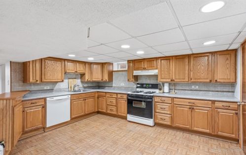 5431 Newcastle Ave, Chicago IL 60638-2303 exterior