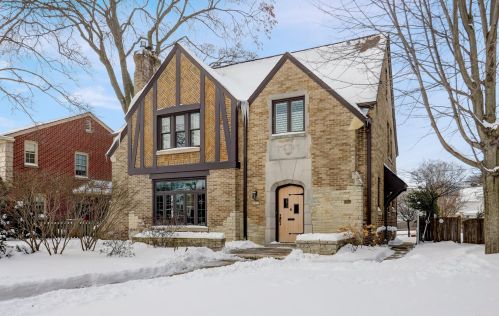 5525 Berkeley Blvd, Milwaukee WI 53217-5139 exterior