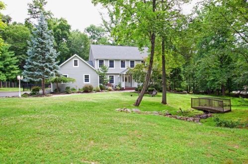 14 Farm Rd, Chester, NJ 07930-2822