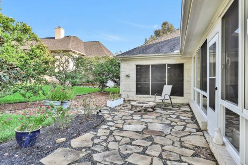 11 Greenview St, Montgomery TX 77356-8456 exterior