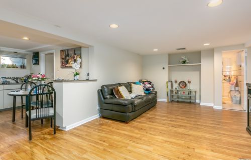 34 Heatherfield Rd, Valley Stream NY  11581-2314 exterior